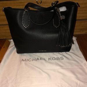 *AUTHENTIC* Michael Kors bag (BRAND NEW)